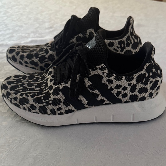 adidas Shoes - Adidas SWIFT RUN 1.0 Sneakers